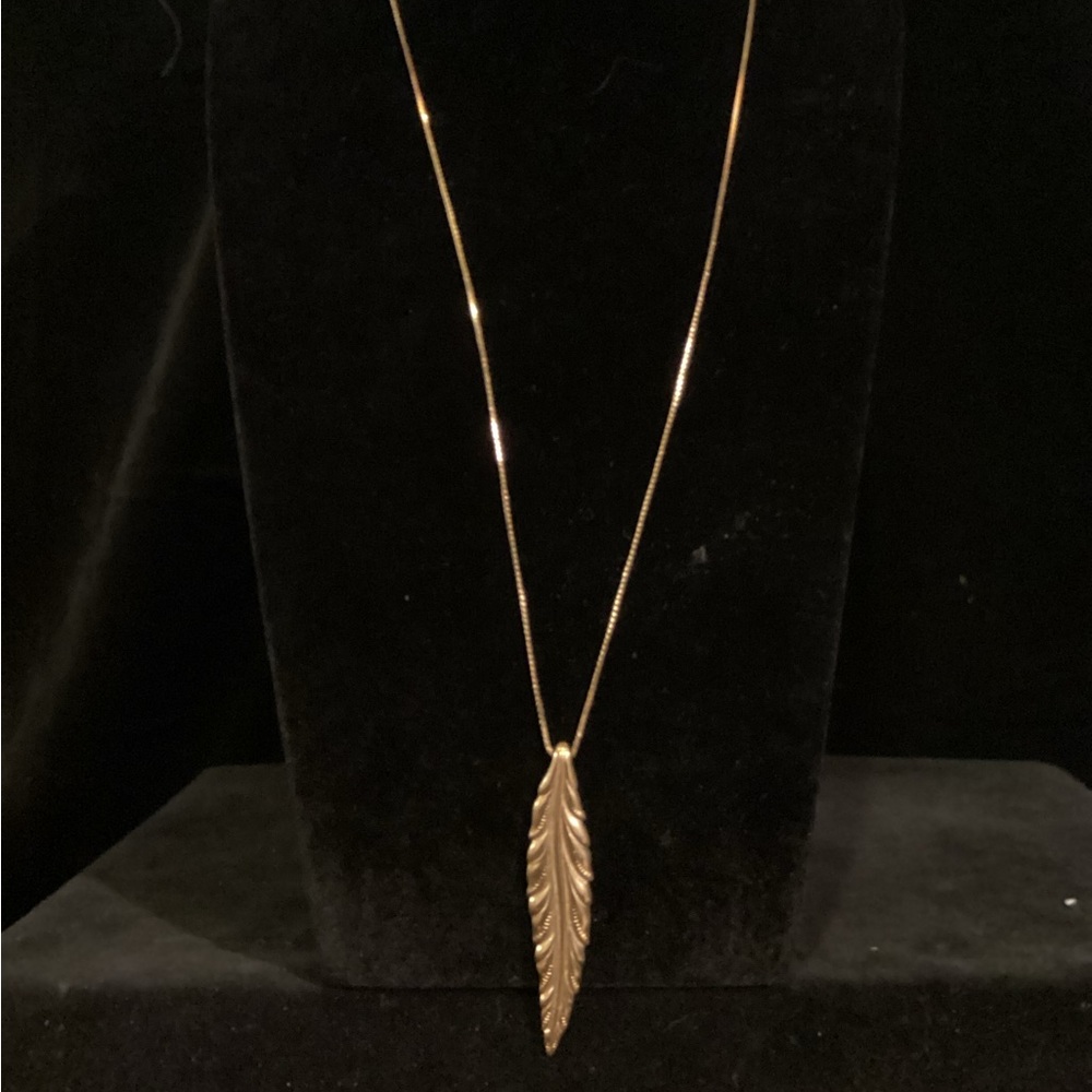 13 inch gold necklace with large leaf charm